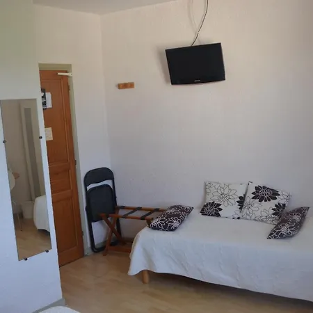 Le Week-end Hotel 2*
